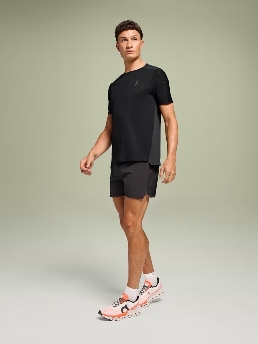 On Men's Performance-T in Black | Eclipse